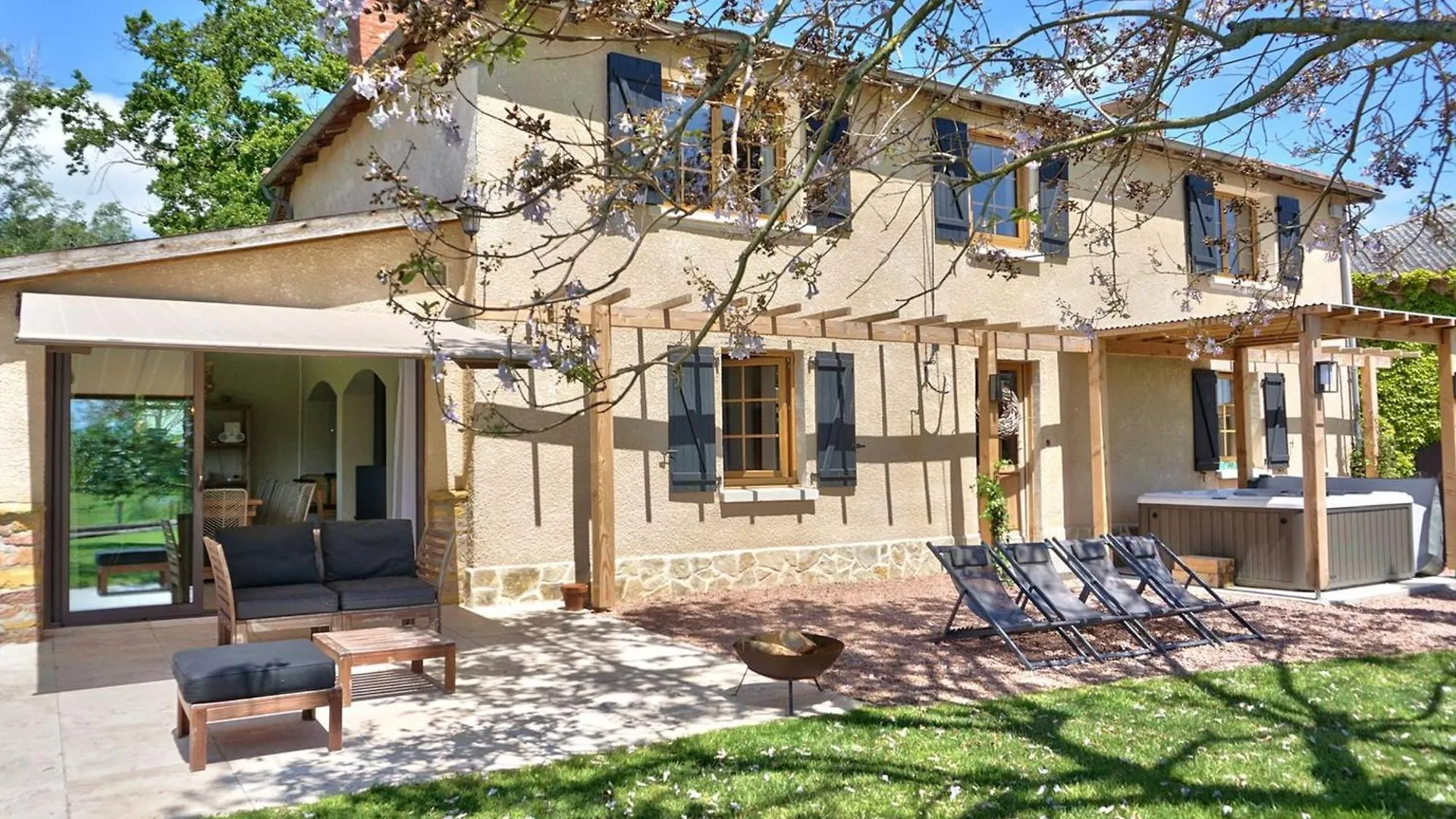 Gite Familial 14 Pers. Avec Piscine Chauffee, Spa, Sauna, Terrains De Jeux Et Borne Electrique. - Fr-1-496-3 Vivans